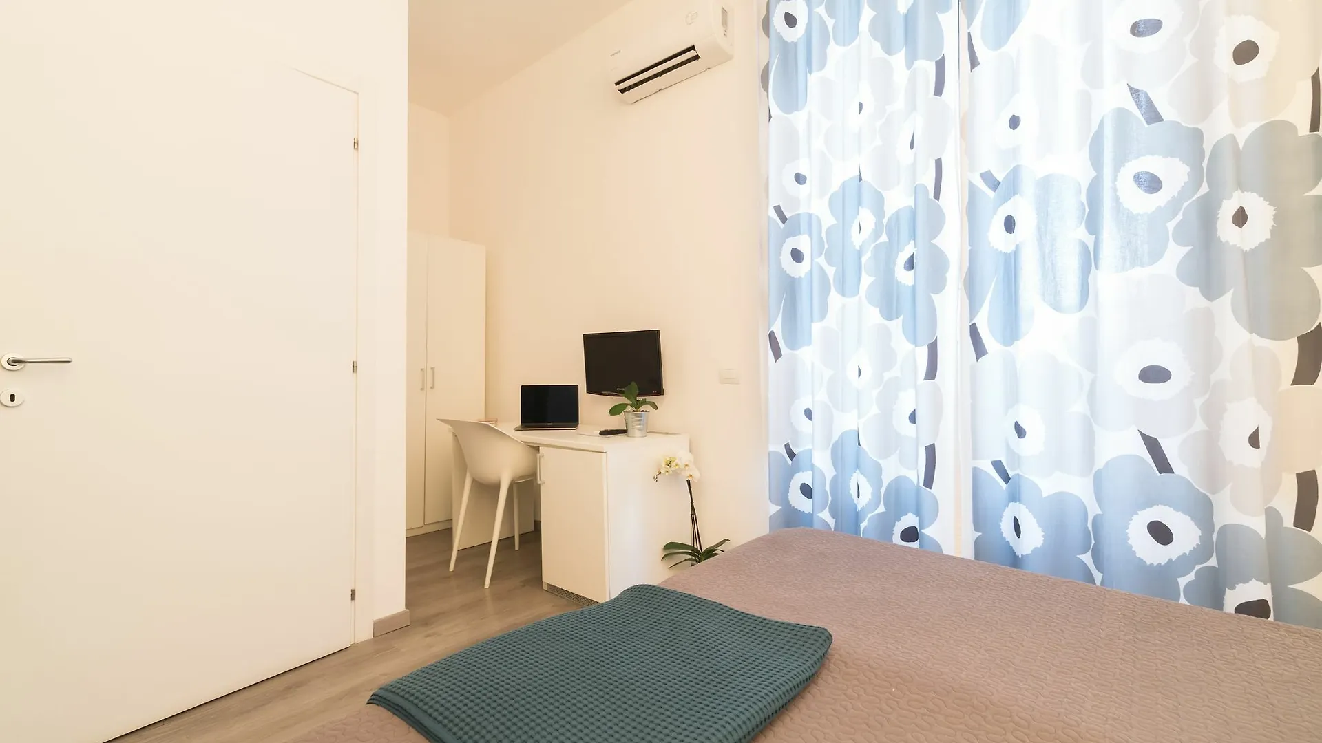 *** Πανσιόν Suite Inn Κατάνια Ιταλία